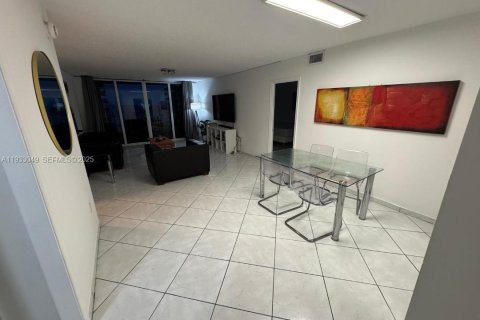 Condominio en alquiler en Miami Beach, Florida, 2 dormitorios, 126.53 m2 № 1991819 - foto 7
