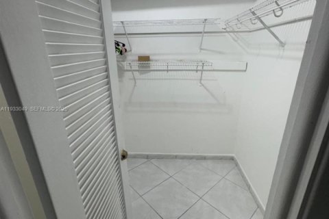 Condominio en alquiler en Miami Beach, Florida, 2 dormitorios, 126.53 m2 № 1991819 - foto 10
