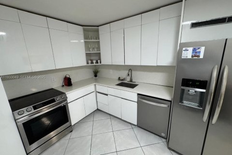 Condominio en alquiler en Miami Beach, Florida, 2 dormitorios, 126.53 m2 № 1991819 - foto 5