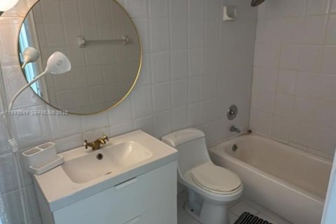 Condominio en alquiler en Miami Beach, Florida, 2 dormitorios, 126.53 m2 № 1991819 - foto 12