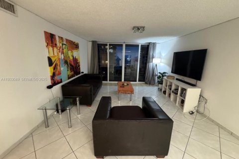 Condominio en alquiler en Miami Beach, Florida, 2 dormitorios, 126.53 m2 № 1991819 - foto 3