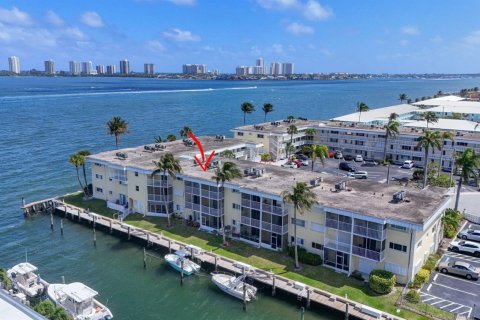 Condominio en North Palm Beach, Florida, 2 dormitorios № 2193592