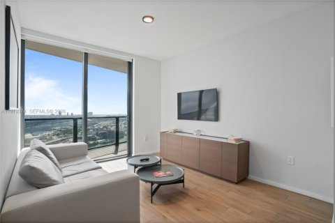 Condo in Miami, Florida, 1 bedroom  № 2046035 - photo 9