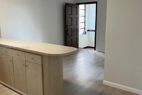 Apartamento en alquiler en Miami, Florida, 1 dormitorio, 63.17 m2 № 2077415 - foto 18