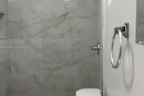 Apartamento en alquiler en Miami, Florida, 1 dormitorio, 63.17 m2 № 2077415 - foto 9