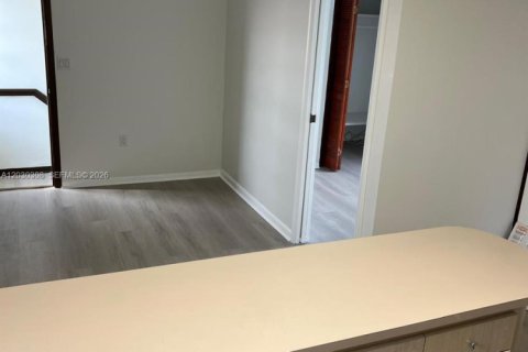 Apartamento en alquiler en Miami, Florida, 1 dormitorio, 63.17 m2 № 2077415 - foto 15