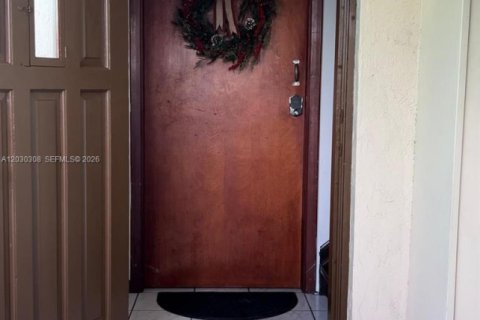 Apartamento en alquiler en Miami, Florida, 1 dormitorio, 63.17 m2 № 2077415 - foto 10