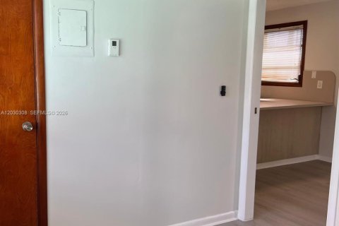 Apartamento en alquiler en Miami, Florida, 1 dormitorio, 63.17 m2 № 2077415 - foto 21