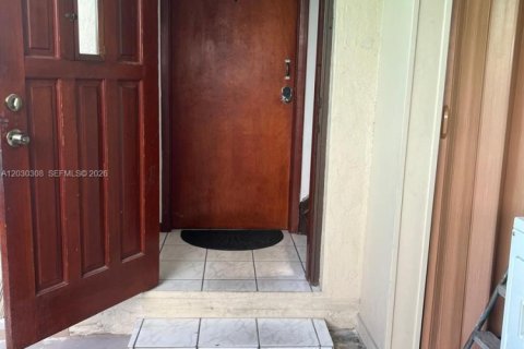 Apartamento en alquiler en Miami, Florida, 1 dormitorio, 63.17 m2 № 2077415 - foto 6
