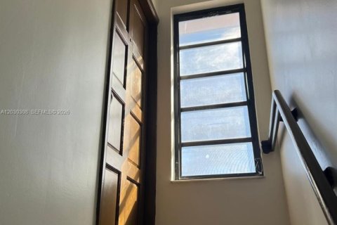 Apartamento en alquiler en Miami, Florida, 1 dormitorio, 63.17 m2 № 2077415 - foto 5