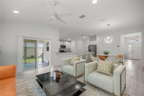Casa en venta en Oxford, Florida, 3 dormitorios, 163.14 m2 № 2157142 - foto 6