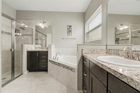 House in Grand Island, Florida 3 bedrooms, 189.71 sq.m. № 2312388 - photo 10