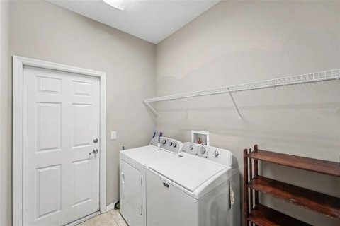 House in Grand Island, Florida 3 bedrooms, 189.71 sq.m. № 2312388 - photo 16