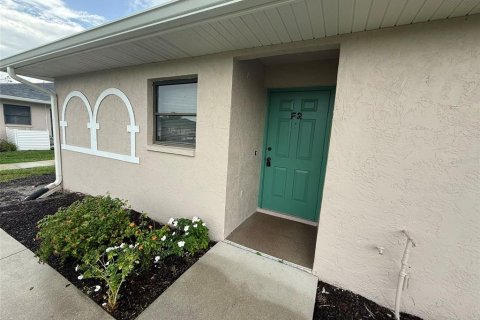 Condo in Port Charlotte, Florida, 2 bedrooms № 2197077