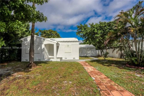 Casa en venta en Hollywood, Florida, 2 dormitorios, 142.14 m2 № 1983912 - foto 2