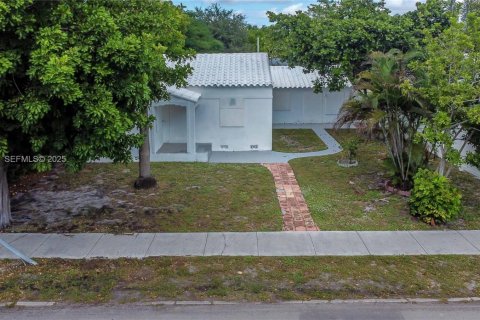 Casa en venta en Hollywood, Florida, 2 dormitorios, 142.14 m2 № 1983912 - foto 3