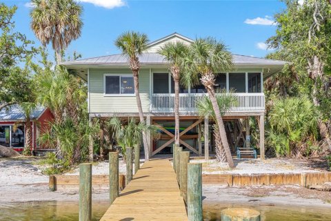 House in Placida, Florida 3 bedrooms, 145.3 sq.m. № 1906382 - photo 1