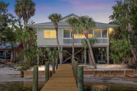 House in Placida, Florida 3 bedrooms, 145.3 sq.m. № 1906382 - photo 2
