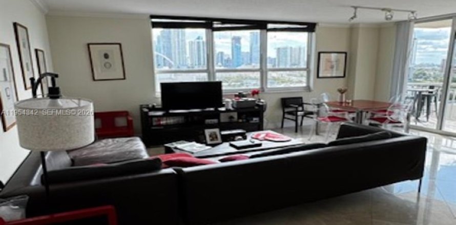 Кондоминиум с 3 спальнями в Майами, Флорида № 2024014