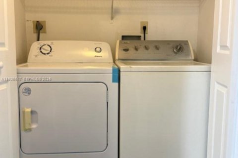 Condominio en venta en Coconut Creek, Florida, 2 dormitorios, 90.58 m2 № 1984126 - foto 16