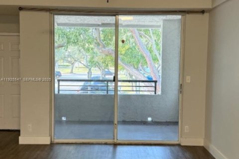 Condominio en venta en Coconut Creek, Florida, 2 dormitorios, 90.58 m2 № 1984126 - foto 4