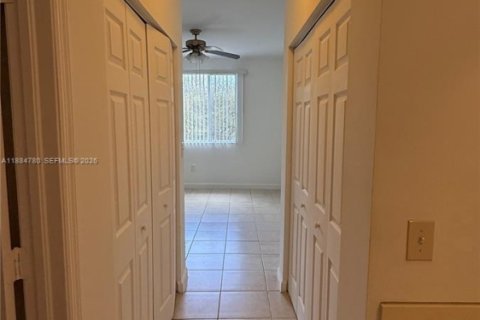 Снять в аренду таунхаус в Майами, Флорида 3 спальни, 144.83м2, № 1931378 - фото 19