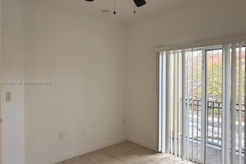 Снять в аренду таунхаус в Майами, Флорида 3 спальни, 144.83м2, № 1931378 - фото 27