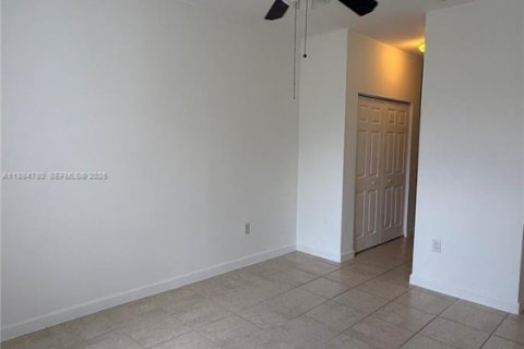 Снять в аренду таунхаус в Майами, Флорида 3 спальни, 144.83м2, № 1931378 - фото 14