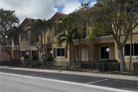 Снять в аренду таунхаус в Майами, Флорида 3 спальни, 144.83м2, № 1931378 - фото 30