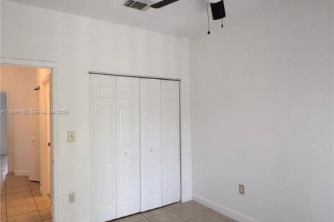 Снять в аренду таунхаус в Майами, Флорида 3 спальни, 144.83м2, № 1931378 - фото 20