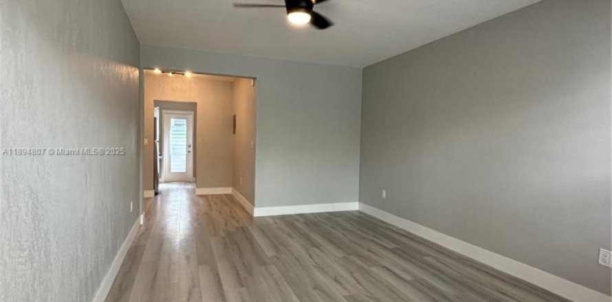 Студия в Майами-Бич, Флорида № 1949257