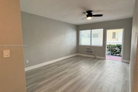 Снять в аренду квартиру в Майами-Бич, Флорида 51.1м2, № 1949257 - фото 4