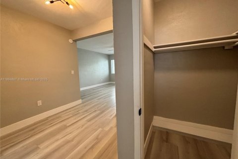 Снять в аренду квартиру в Майами-Бич, Флорида 51.1м2, № 1949257 - фото 5