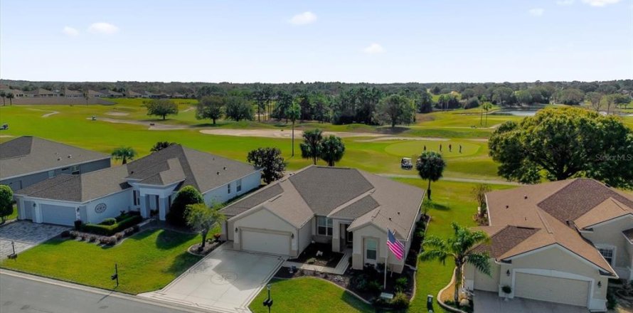 House in Summerfield, Florida 3 bedrooms, 224.17 sq.m. № 2396222
