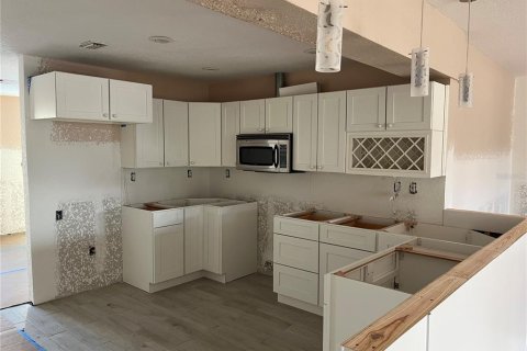 House in Hudson, Florida 3 bedrooms, 224.27 sq.m. № 1719150 - photo 9