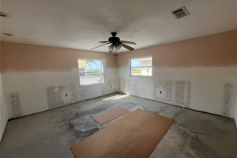 House in Hudson, Florida 3 bedrooms, 224.27 sq.m. № 1719150 - photo 14