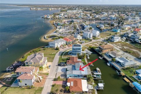 House in Hudson, Florida 3 bedrooms, 224.27 sq.m. № 1719150 - photo 3