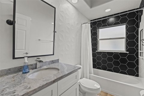 House in Sarasota, Florida 3 bedrooms, 193.33 sq.m. № 2206715 - photo 26