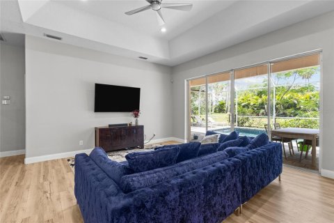 House in Sarasota, Florida 3 bedrooms, 193.33 sq.m. № 2206715 - photo 12