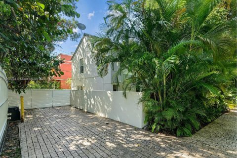 Townhouse in Miami, Florida 2 bedrooms, 123.56 sq.m. № 1953576 - photo 2