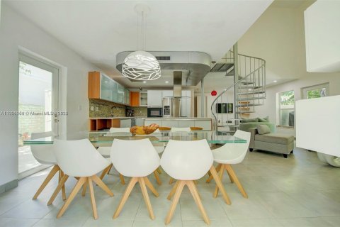 Townhouse in Miami, Florida 2 bedrooms, 123.56 sq.m. № 1953576 - photo 7