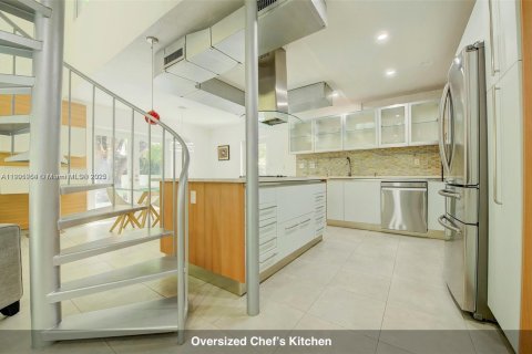 Townhouse in Miami, Florida 2 bedrooms, 123.56 sq.m. № 1953576 - photo 8