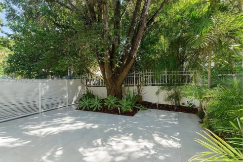 Townhouse in Miami, Florida 2 bedrooms, 123.56 sq.m. № 1953576 - photo 3