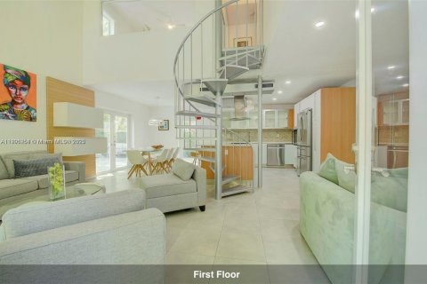 Townhouse in Miami, Florida 2 bedrooms, 123.56 sq.m. № 1953576 - photo 10