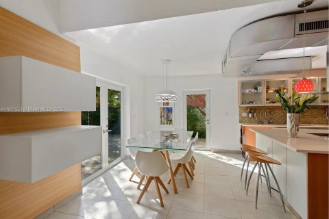 Townhouse in Miami, Florida 2 bedrooms, 123.56 sq.m. № 1953576 - photo 6