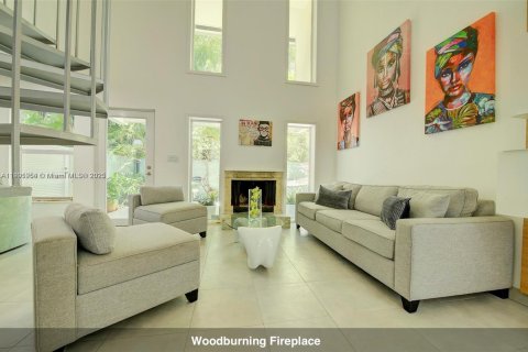 Townhouse in Miami, Florida 2 bedrooms, 123.56 sq.m. № 1953576 - photo 11