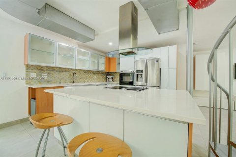 Townhouse in Miami, Florida 2 bedrooms, 123.56 sq.m. № 1953576 - photo 5