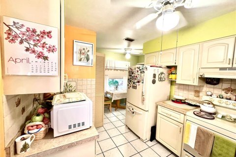 Copropriété à vendre à Sarasota, Floride: 2 chambres, 103.03 m2 № 2093194 - photo 7