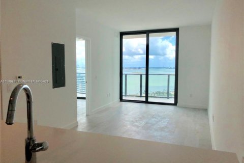 Condo in Miami, Florida, 1 bedroom  № 1938534 - photo 2