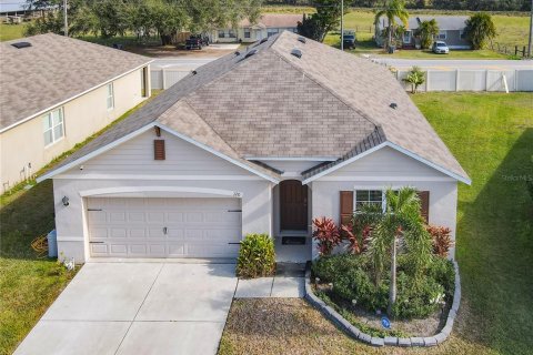 House in Winter Haven, Florida 4 bedrooms, 171.96 sq.m. № 1741026 - photo 1